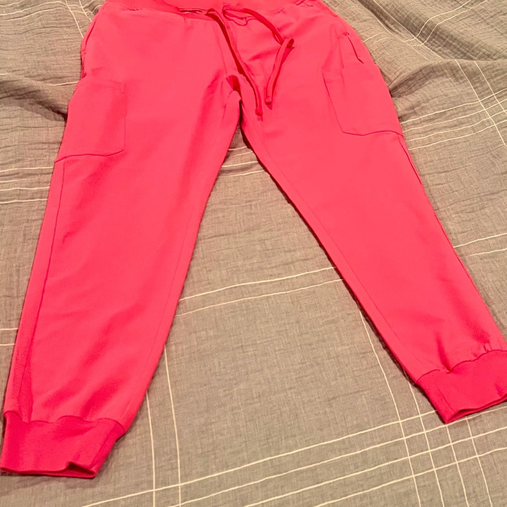 Mándala 9 Pocket Joggers in hot pink